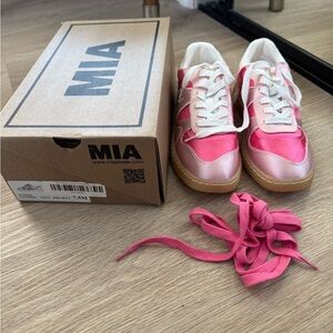 NWT MIA Women's Pink and White Sneakers